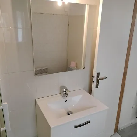 Cosy Avec Patio En Rdc Apartman